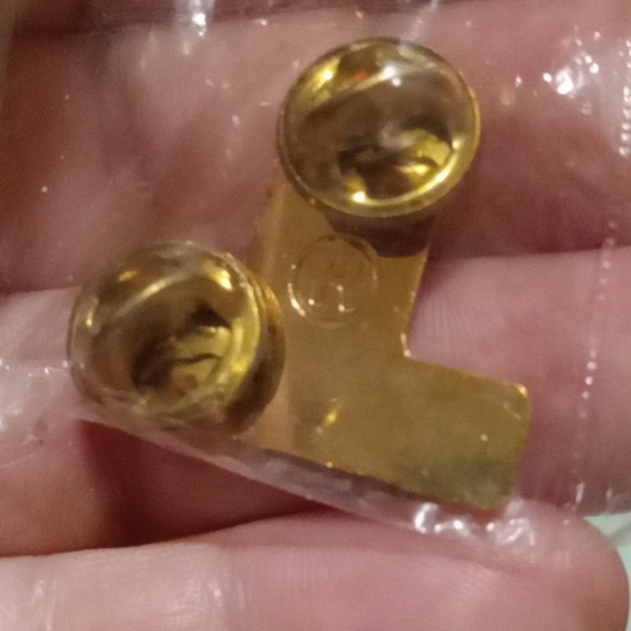 Lot of 9 Vintage Pins Keychains - Picture 13 of 13